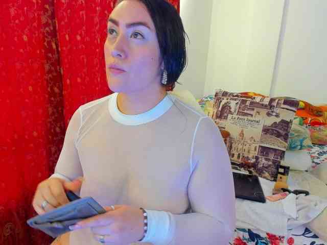 MeganHotCurvy webcam