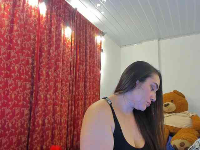 MeganHotCurvy webcam