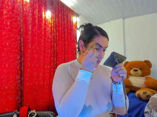MeganHotCurvy webcam
