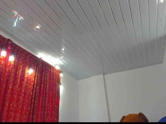 MeganHotCurvy webcam