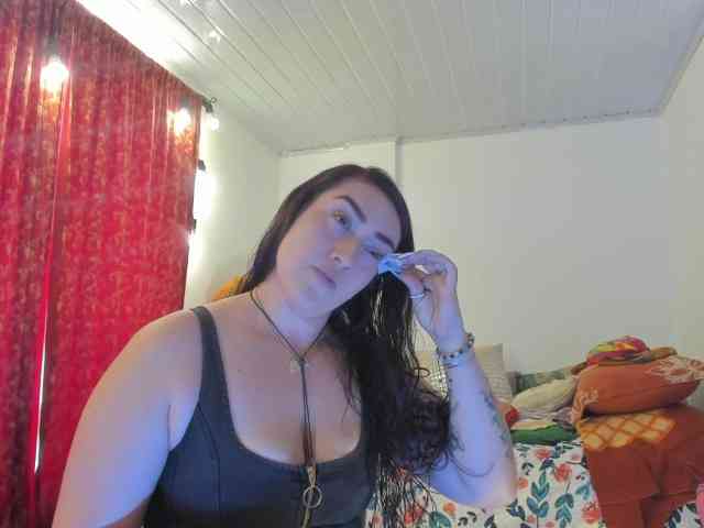 MeganHotCurvy webcam