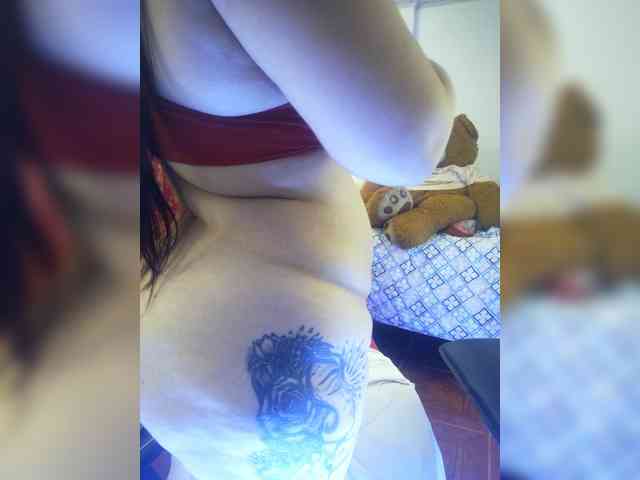 MeganHotCurvy webcam