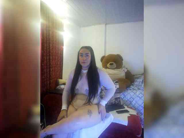 MeganHotCurvy webcam