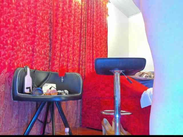 MeganHotCurvy webcam