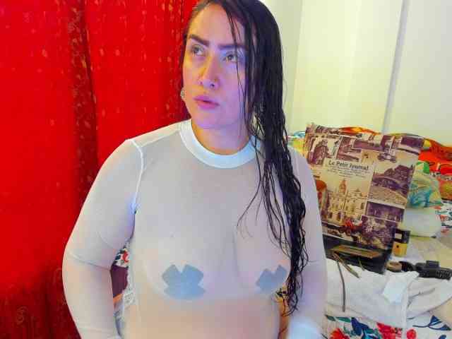 MeganHotCurvy webcam