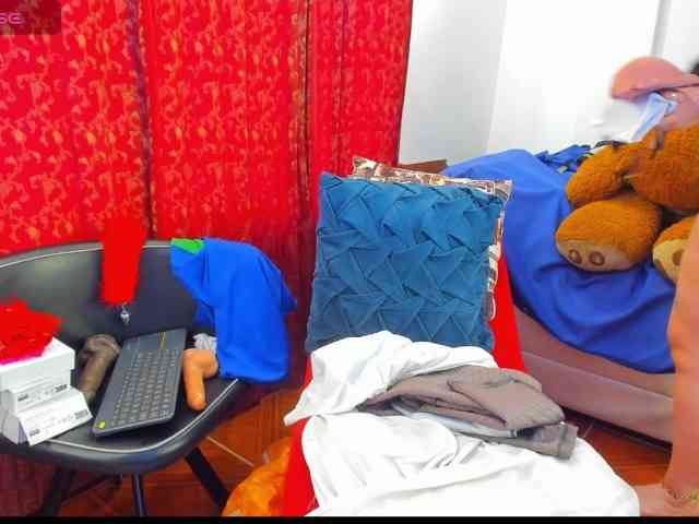 MeganHotCurvy webcam