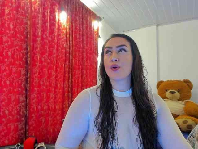 MeganHotCurvy webcam