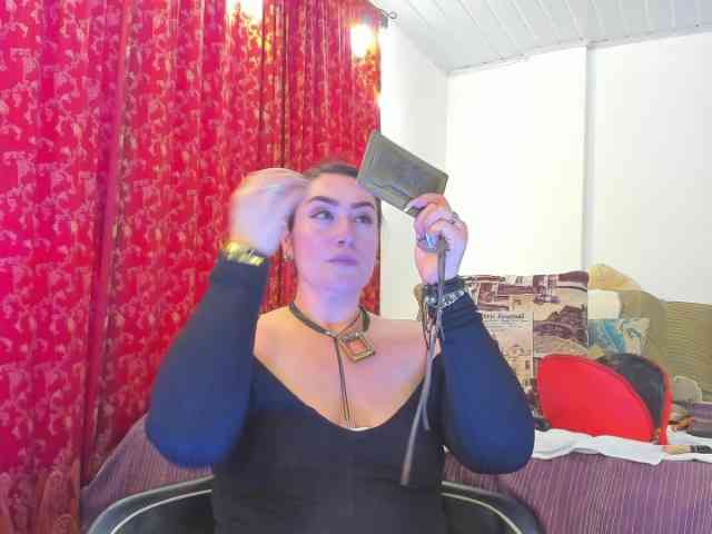 MeganHotCurvy webcam