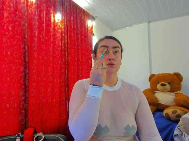 MeganHotCurvy webcam