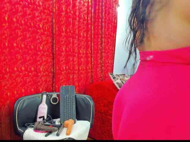 MeganHotCurvy webcam