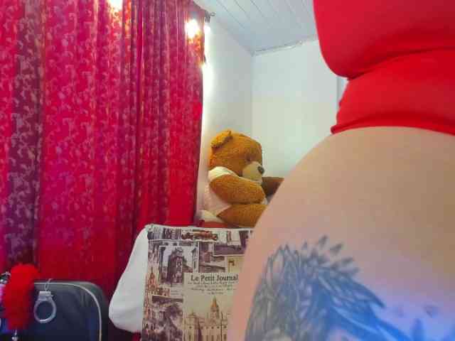 MeganHotCurvy webcam