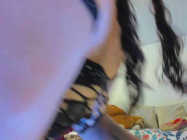 MeganHotCurvy webcam