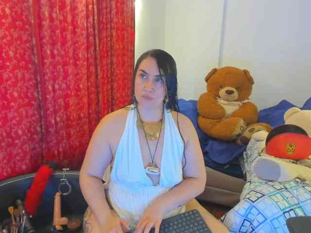 MeganHotCurvy webcam