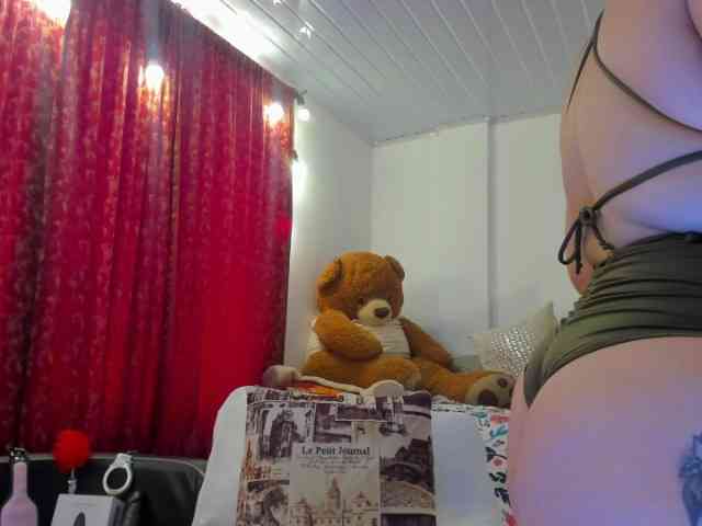 MeganHotCurvy webcam