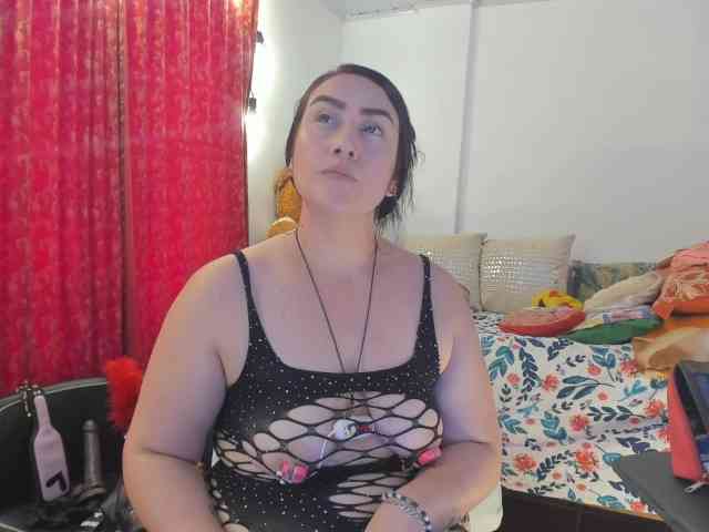 MeganHotCurvy webcam