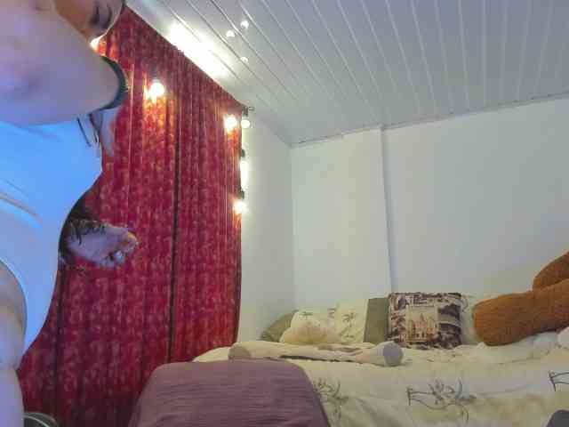 MeganHotCurvy webcam