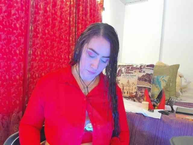 MeganHotCurvy webcam