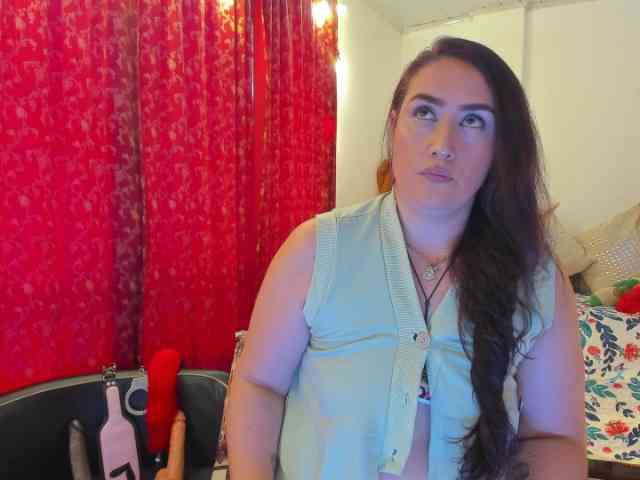 MeganHotCurvy webcam