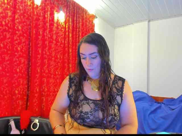 MeganHotCurvy webcam