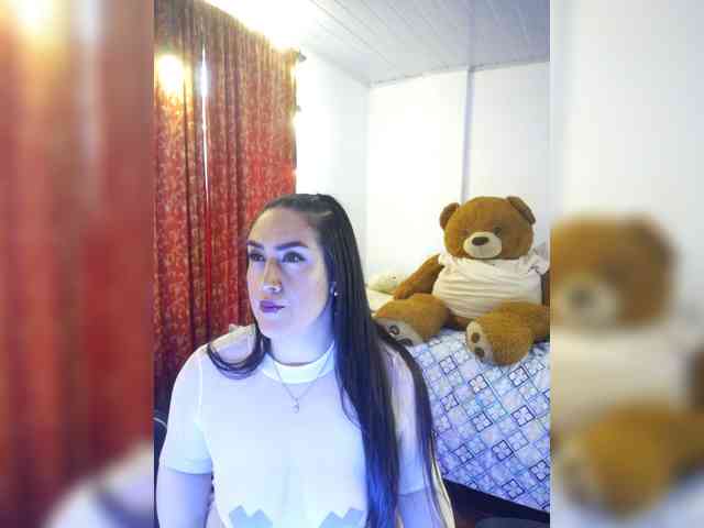 MeganHotCurvy webcam