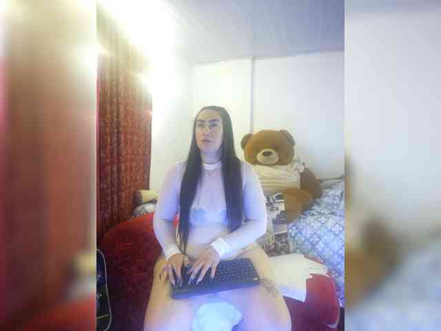 MeganHotCurvy webcam