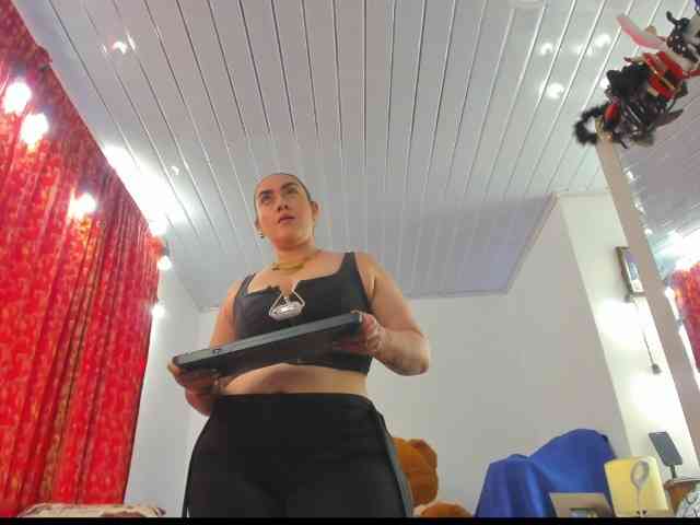 MeganHotCurvy webcam