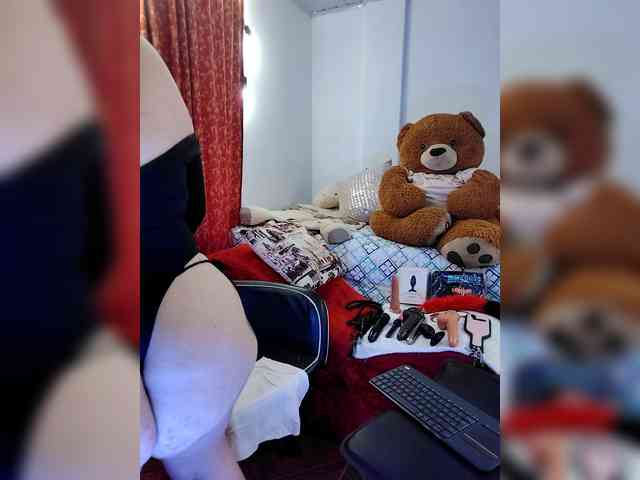 MeganHotCurvy webcam