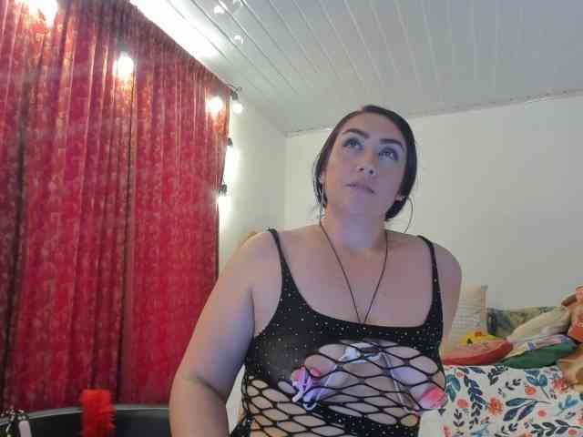 MeganHotCurvy webcam