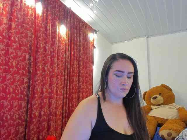 MeganHotCurvy webcam