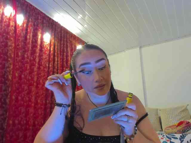 MeganHotCurvy webcam
