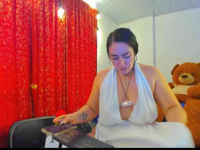 MeganHotCurvy MeganHotCurvy