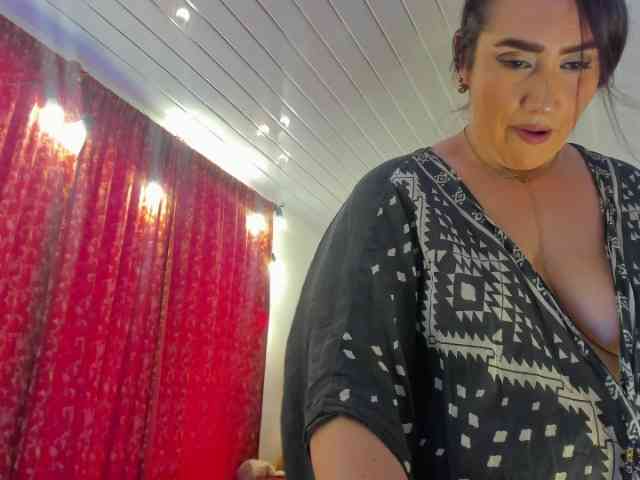 MeganHotCurvy Live Webcam on BongaCams