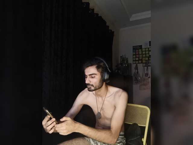 Fezzyqt, 28 y/o - Live Cam on BongaCams