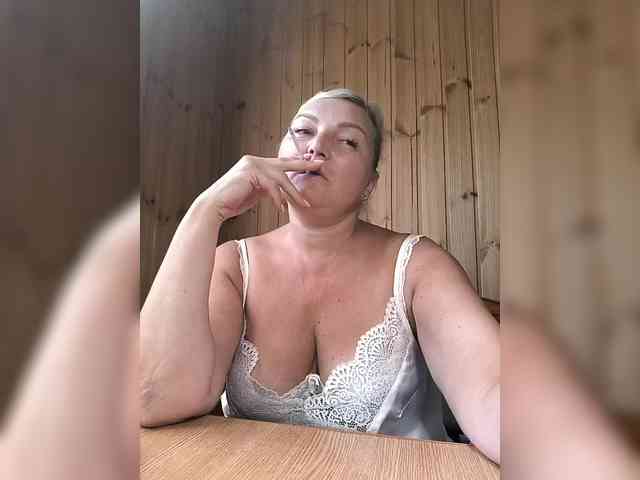 BLONDJob webcam