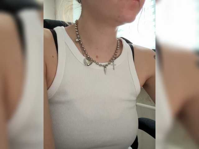 Asexysmile live cam on BongaCams