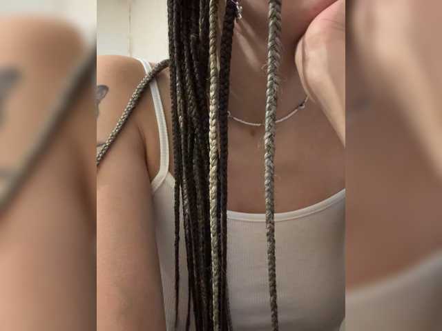 Asexysmile live cam on BongaCams