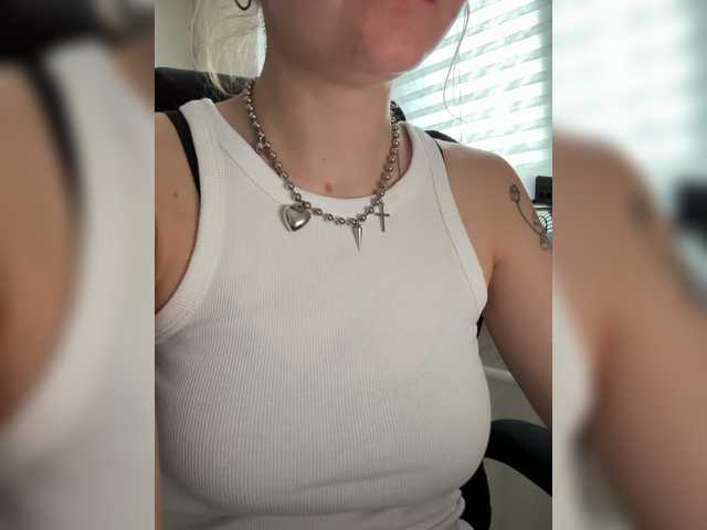 Asexysmile live cam on BongaCams