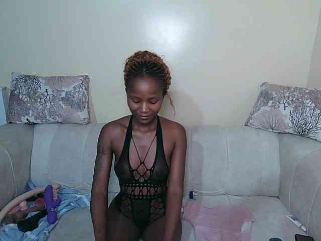 ItsYaGirlPookie webcam