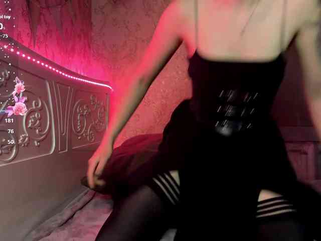 TraceyKalani webcam
