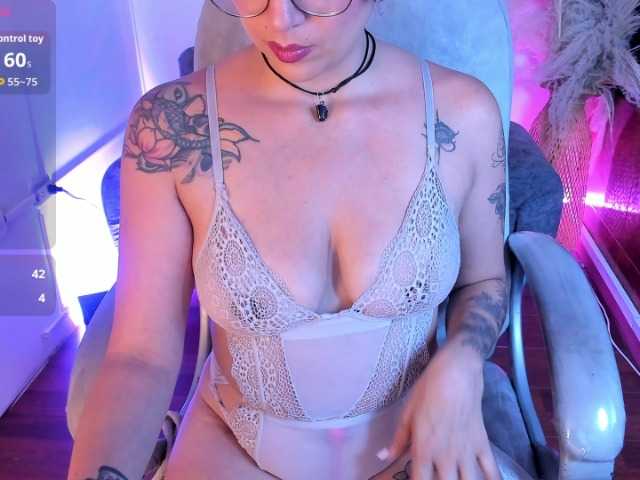 RoxanneStorm live cam on BongaCams