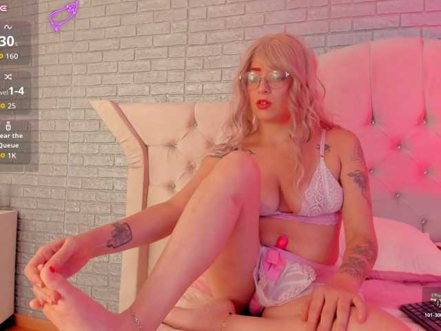 RoxanneStorm live cam on BongaCams