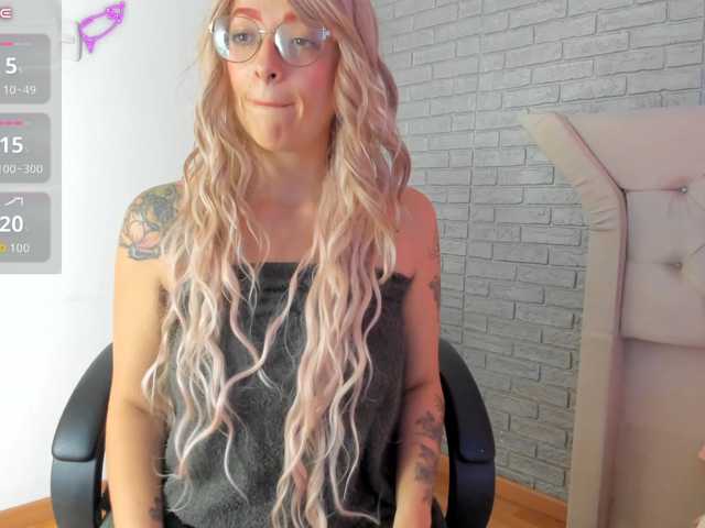 RoxanneStorm live cam on BongaCams