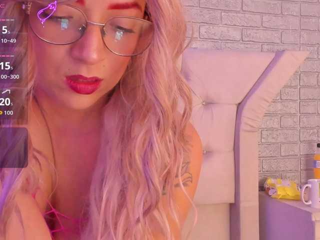 RoxanneStorm, en vivo ahora en BongaCams