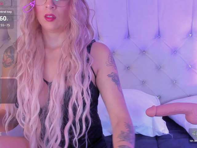 RoxanneStorm live cam on BongaCams