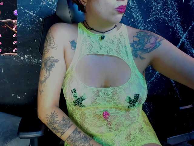 RoxanneStorm live webcam show