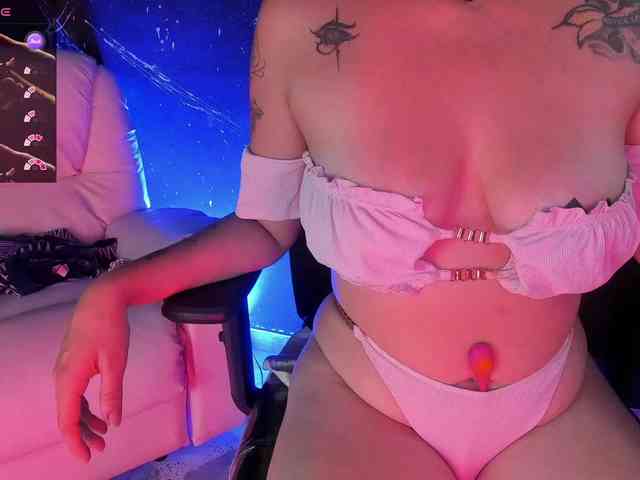 RoxanneStorm webcam