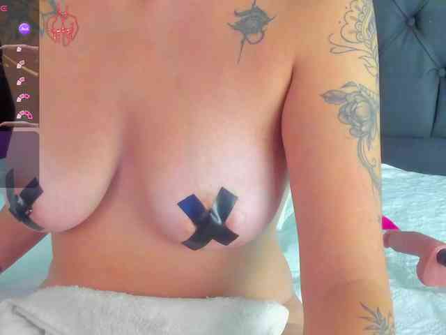 RoxanneStorm Live Webcam on BongaCams