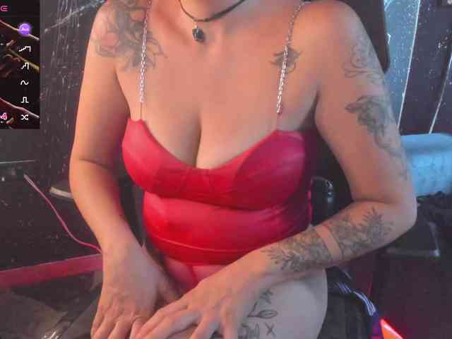 RoxanneStorm webcam