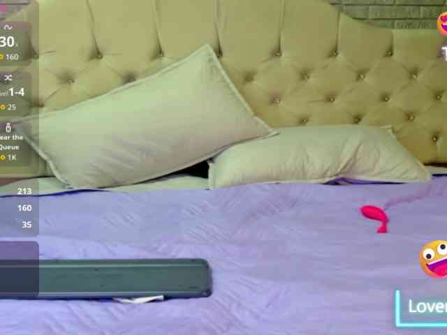 RoxanneStorm webcam