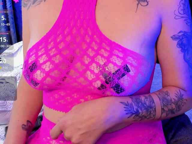 RoxanneStorm webcam